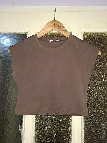 dve suknje po: Kratka majica bez rukava – Zara - Brend: Zara - Veličina: M (oznaka na lalafo.rs — 2 dve suknje po: Kratka majica bez rukava – Zara - Brend: Zara - Veličina: M (oznaka — 2