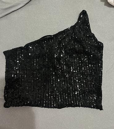 Crni asimetrični top sa šljokicama – Amisu - Brend: Amisu - Veličina na lalafo.rs — 1 Crni asimetrični top sa šljokicama – Amisu - Brend: Amisu - Veličina — 1