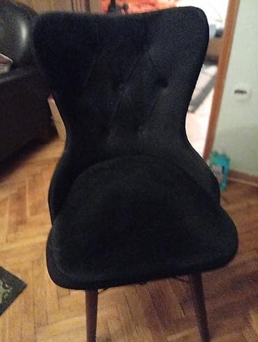 Elegantne trpezarijske stolice - Tapacirana u mekom plišu/veluru u na lalafo.rs — 2 Elegantne trpezarijske stolice - Tapacirana u mekom plišu/veluru u — 2