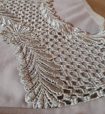 Bluza sa dugim rukavima i dekorativnom čipkom oko izreza. - Velicina na lalafo.rs — 2 Bluza sa dugim rukavima i dekorativnom čipkom oko izreza. - Velicina — 2