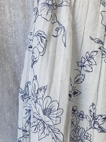 Plavo bela letnja suknja, jednom obucena kao nova. Velicina je S ali na lalafo.rs — 4 Plavo bela letnja suknja, jednom obucena kao nova. Velicina je S ali — 4