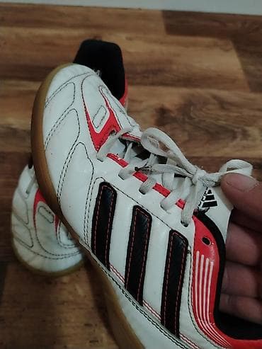 Adidas dečije patike za futsal/salu broj 33 - Model: Adidas indoor na lalafo.rs — 10 Adidas dečije patike za futsal/salu broj 33 - Model: Adidas indoor — 10