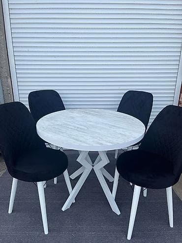 Set trpezarijskog stola sa 4 stolice – okrugli model - Okrugli sto na lalafo.rs Set trpezarijskog stola sa 4 stolice – okrugli model - Okrugli sto