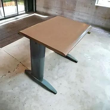 Furniture: Sto za školu ili kol centar Kvalitetan, stabilan manji sto sa at lalafo.rs — 2 Furniture: Sto za školu ili kol centar Kvalitetan, stabilan manji sto sa — 2