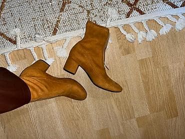 Cizme. Slabo nosene. Br 37. Udobne, za prelazno vreme na lalafo.rs — 1 Cizme. Slabo nosene. Br 37. Udobne, za prelazno vreme — 1