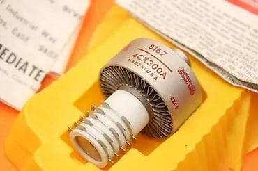 Eimac 4CX300A 8167 novo. Novo nekorisceno. ✨ Made in USA. 2 komada na na lalafo.rs Eimac 4CX300A 8167 novo. Novo nekorisceno. ✨ Made in USA. 2 komada na