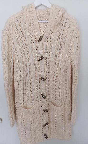 Rucno pleteni kardigan sa kapuljačom – krem boja - Materijal: vuna sa na lalafo.rs — 1 Rucno pleteni kardigan sa kapuljačom – krem boja - Materijal: vuna sa — 1