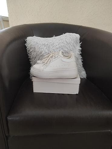 Sinsay, 36.5, bоја - Bela na lalafo.rs Sinsay, 36.5, bоја - Bela