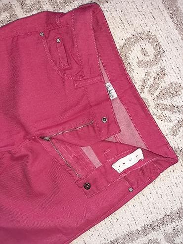 Farmerke sa elastinom i lepim detaljima, vel.12 obim struka se na lalafo.rs — 3 Farmerke sa elastinom i lepim detaljima, vel.12 obim struka se — 3