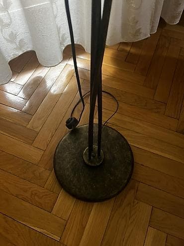 Antique Club Tables: Stojeća lampa sa tri rasvetna tela u obliku cveta - Dizajn: elegantna at lalafo.rs — 3 Antique Club Tables: Stojeća lampa sa tri rasvetna tela u obliku cveta - Dizajn: elegantna — 3