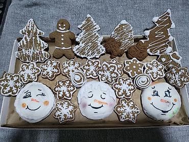 Novogodišnji set ručno dekorisanih medenjaka - Tematski motivi na lalafo.rs — 1 Novogodišnji set ručno dekorisanih medenjaka - Tematski motivi — 1