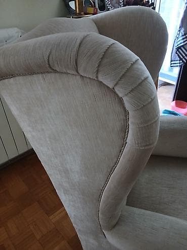 Fotelja berzera prava skoro presvucena. u odlicnim stanju at lalafo.rs Fotelja berzera prava skoro presvucena. u odlicnim stanju