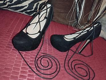 Crne salonke, vel. 39 na pertlanje oko noge. Nosene samo dva put i ne na lalafo.rs — 5 Crne salonke, vel. 39 na pertlanje oko noge. Nosene samo dva put i ne — 5