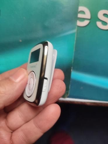 Intenso MP3 plejer sa ekranom i štipaljkom, sa slotom za micro sd na lalafo.rs — 4 Intenso MP3 plejer sa ekranom i štipaljkom, sa slotom za micro sd — 4
