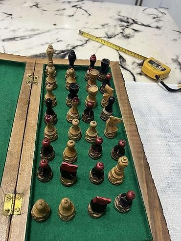 Ručno rezbareni putni šah – drvena kutija/tabla sa figurama - Tabla na lalafo.rs Ručno rezbareni putni šah – drvena kutija/tabla sa figurama - Tabla