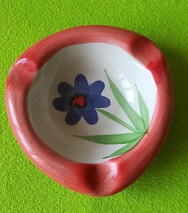 Ukrasna pepeljara keramička, fi 12,5 cm, kao nova at lalafo.rs — 2 Ukrasna pepeljara keramička, fi 12,5 cm, kao nova — 2