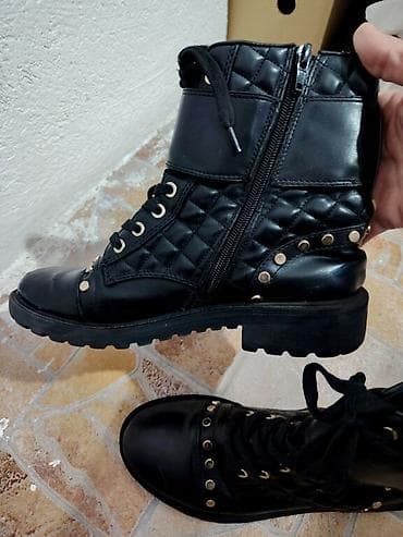 Ženske crne gležnjače – biker stil sa detaljima - Materijal: veštačka na lalafo.rs — 2 Ženske crne gležnjače – biker stil sa detaljima - Materijal: veštačka — 2