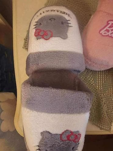 Plišane kućne papuče – dečiji/teen modeli - Materijal: mekana, topla na lalafo.rs — 1 Plišane kućne papuče – dečiji/teen modeli - Materijal: mekana, topla — 1