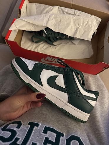 Prodajem Nike Dunk Low Michigan State patike Patike su nošene 2-3 na lalafo.rs — 3 Prodajem Nike Dunk Low Michigan State patike Patike su nošene 2-3 — 3