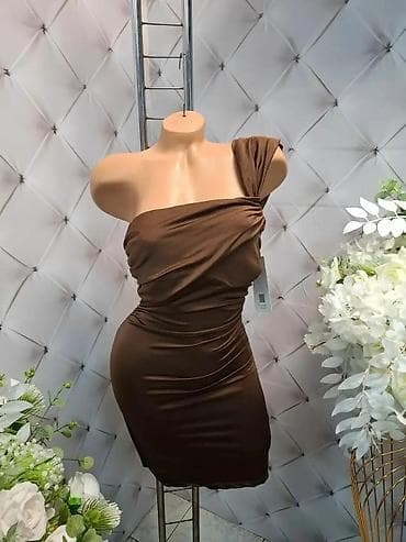 Elegantna ženska haljina na jedno rame - Model: mini/kolenasta na lalafo.rs Elegantna ženska haljina na jedno rame - Model: mini/kolenasta