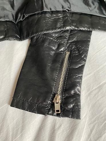 H&M rokerica 8-9 godina Skroz ocuvana, kao nova. Jedini trag na lalafo.rs — 2 H&M rokerica 8-9 godina Skroz ocuvana, kao nova. Jedini trag — 2