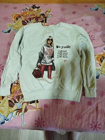 Ženska dukserica sa printom modne ilustracije i natpisima. - Boja na lalafo.rs Ženska dukserica sa printom modne ilustracije i natpisima. - Boja