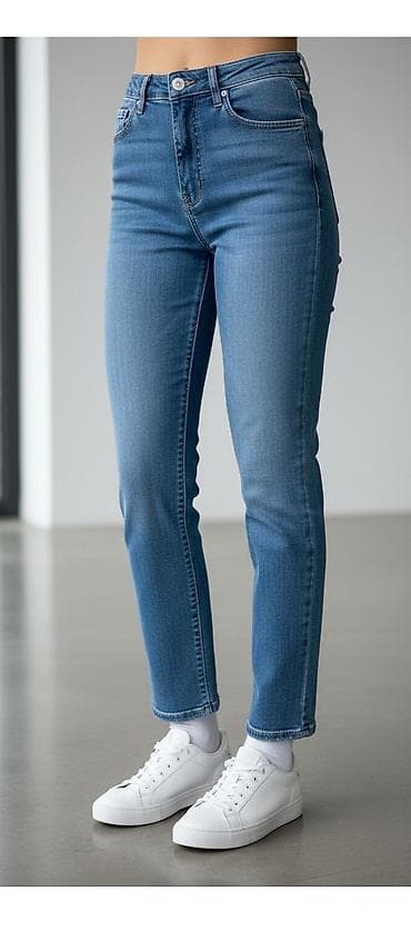 Ženske farmerke – klasičan kroj sa visokim strukom - Boja: srednje na lalafo.rs Ženske farmerke – klasičan kroj sa visokim strukom - Boja: srednje