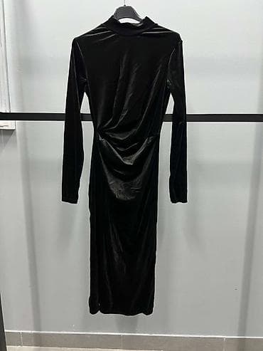 🔥Elegantna crna haljina od somota (velvet), uskog kroja, sa dugim na lalafo.rs — 3 🔥Elegantna crna haljina od somota (velvet), uskog kroja, sa dugim — 3