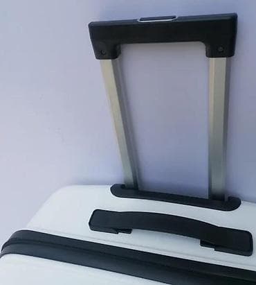 Travel suitcases and bags: Tvrdi kofer na točkiće – kabinski format - Materijal: lagani i at lalafo.rs — 9 Travel suitcases and bags: Tvrdi kofer na točkiće – kabinski format - Materijal: lagani i — 9