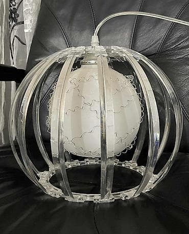 Moderan luster sa providnim akrilnim kavezom i okruglom, matiranom na lalafo.rs — 1 Moderan luster sa providnim akrilnim kavezom i okruglom, matiranom — 1