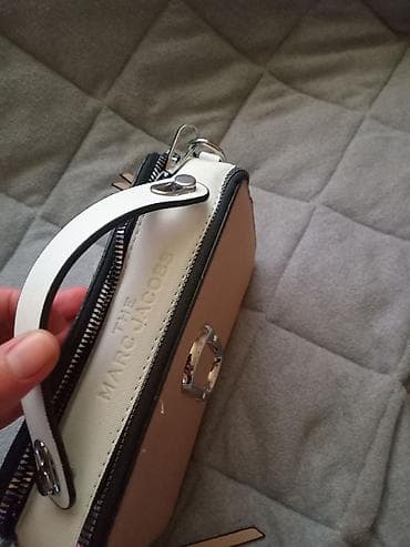 Marc Jakobs nova torbica.Nije nosena.Moze se nositi u ruci ili preko at lalafo.rs — 6 Marc Jakobs nova torbica.Nije nosena.Moze se nositi u ruci ili preko — 6