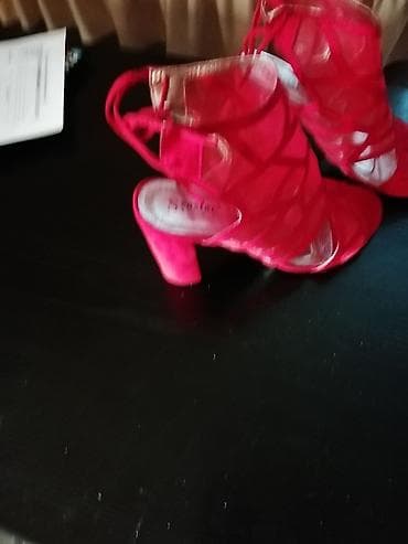 Nove, nijednom obuvene at lalafo.rs — 8 Nove, nijednom obuvene — 8