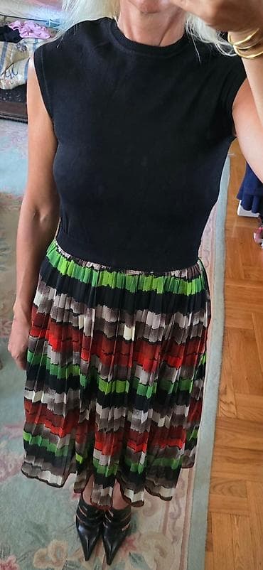 Veoma lepa haljina, gore knit, kao džemper, cak i zimi extra preko na lalafo.rs Veoma lepa haljina, gore knit, kao džemper, cak i zimi extra preko
