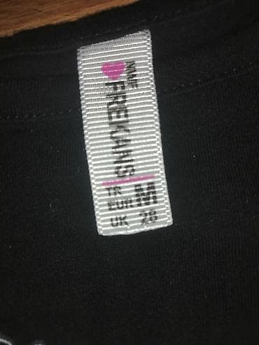 Crna ženska majica kratkih rukava sa štampom. Centralni deo majice na lalafo.rs — 3 Crna ženska majica kratkih rukava sa štampom. Centralni deo majice — 3