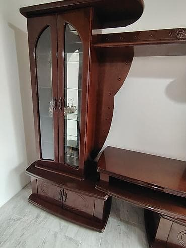 Antique Club Tables: Drvena dnevna soba – vitrina i TV komoda u kompletu - Materijal at lalafo.rs — 7 Antique Club Tables: Drvena dnevna soba – vitrina i TV komoda u kompletu - Materijal — 7