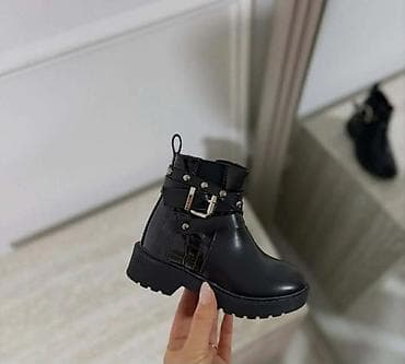 Dečje/ženske crne gležnjače sa dekorativnim kaišem i metalnom kopčom at lalafo.rs — 1 Dečje/ženske crne gležnjače sa dekorativnim kaišem i metalnom kopčom — 1