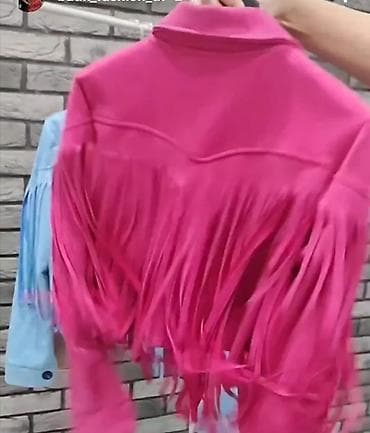 Ženska kratka jakna u jarko ružičastoj boji, izrađena od materijala na lalafo.rs — 3 Ženska kratka jakna u jarko ružičastoj boji, izrađena od materijala — 3