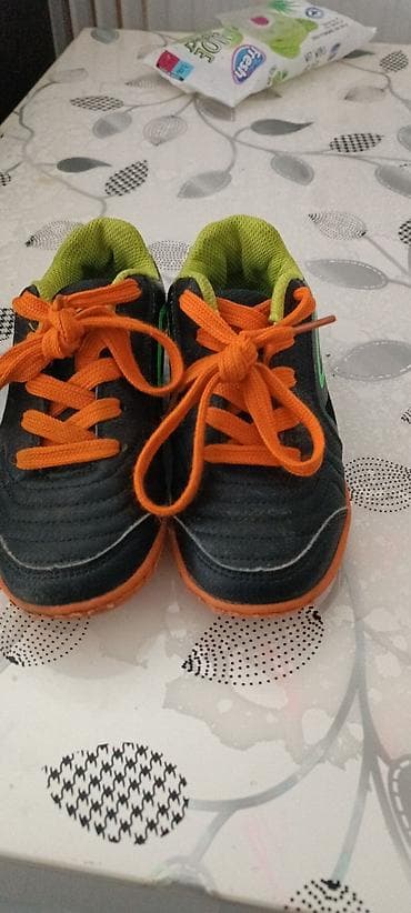 Umbro patike za fudbal, broj 29 na lalafo.rs — 2 Umbro patike za fudbal, broj 29 — 2