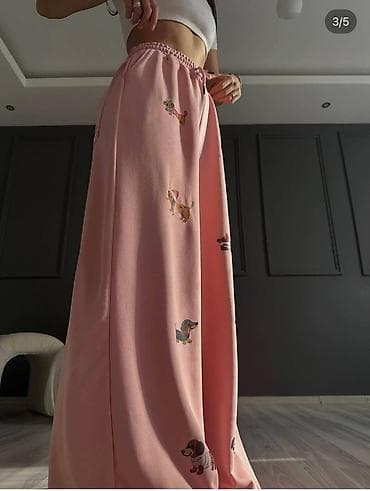 Ženske široke trenerke sa printom pasa - Model: široke nogavice na lalafo.rs Ženske široke trenerke sa printom pasa - Model: široke nogavice