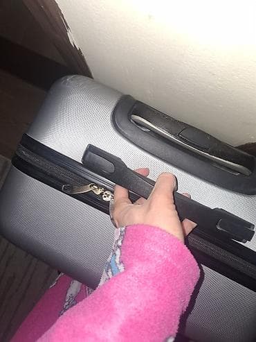 Koriscen,malo naprsla plastika kod rucke,inace u funkciji,srednja na lalafo.rs — 2 Koriscen,malo naprsla plastika kod rucke,inace u funkciji,srednja — 2