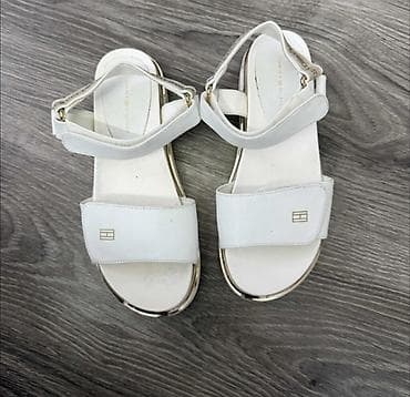 Ugg boots: Prelepe Tommy Hilfiger sandale za devojčice, lepo očuvane at lalafo.rs — 2 Ugg boots: Prelepe Tommy Hilfiger sandale za devojčice, lepo očuvane — 2