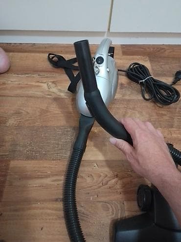 Ručni usisivač SHARKY sa dodacima - Kompaktan ručni model sa ručkom i at lalafo.rs — 9 Ručni usisivač SHARKY sa dodacima - Kompaktan ručni model sa ručkom i — 9