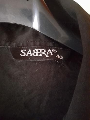 Crna ženska košulja sa dugim rukavima i kragnom, brend SABRA, veličina na lalafo.rs — 2 Crna ženska košulja sa dugim rukavima i kragnom, brend SABRA, veličina — 2