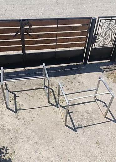 Metalni ramovi/stolarski postolji - Dva odvojena metalna postolja na lalafo.rs Metalni ramovi/stolarski postolji - Dva odvojena metalna postolja