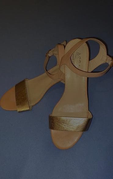 Ženske sandale sa niskom potpeticom i otvorenim prstima. - Boja at lalafo.rs — 1 Ženske sandale sa niskom potpeticom i otvorenim prstima. - Boja — 1