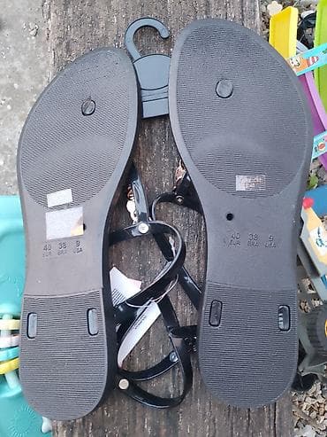 Ženske sandale sa tankim kaiševima u crnoj boji, veličina 40. Sandale na lalafo.rs — 4 Ženske sandale sa tankim kaiševima u crnoj boji, veličina 40. Sandale — 4