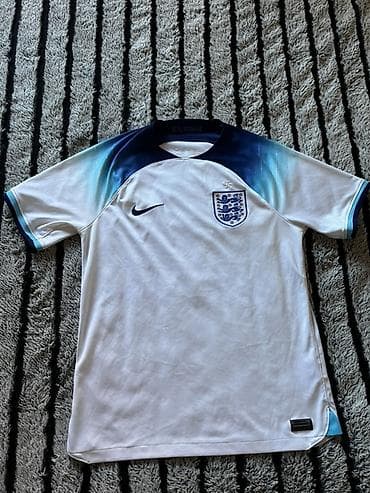 Nike dres reprezentacije Engleske – domaći, “Three Lions” - Model na lalafo.rs Nike dres reprezentacije Engleske – domaći, “Three Lions” - Model