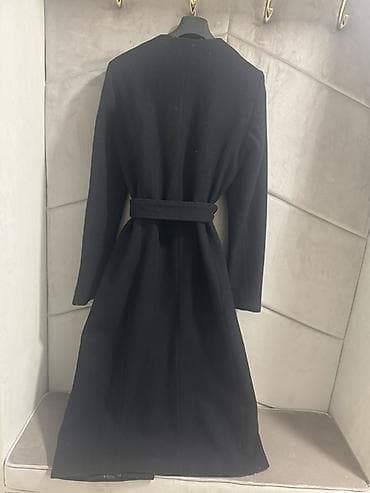 Mona ženski kaput, model bez kragne, klasične crne boje. - Veličina: S na lalafo.rs — 4 Mona ženski kaput, model bez kragne, klasične crne boje. - Veličina: S — 4