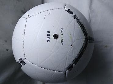 Lopta za fudbal br.5 malo oštećena, drži vazduh na lalafo.rs — 1 Lopta za fudbal br.5 malo oštećena, drži vazduh — 1