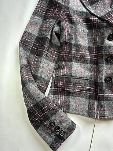 Women's Clothing: Potpuno nov kratki blejzer Armani Jeans. Blago strukiran. Samo skinuta at lalafo.rs — 9 Women's Clothing: Potpuno nov kratki blejzer Armani Jeans. Blago strukiran. Samo skinuta — 9